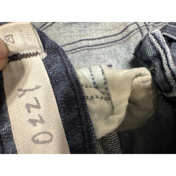 Textile Elizabeth and James Ozzy Distressed Denim Jeans Sz 29 - Picture 4 of 5